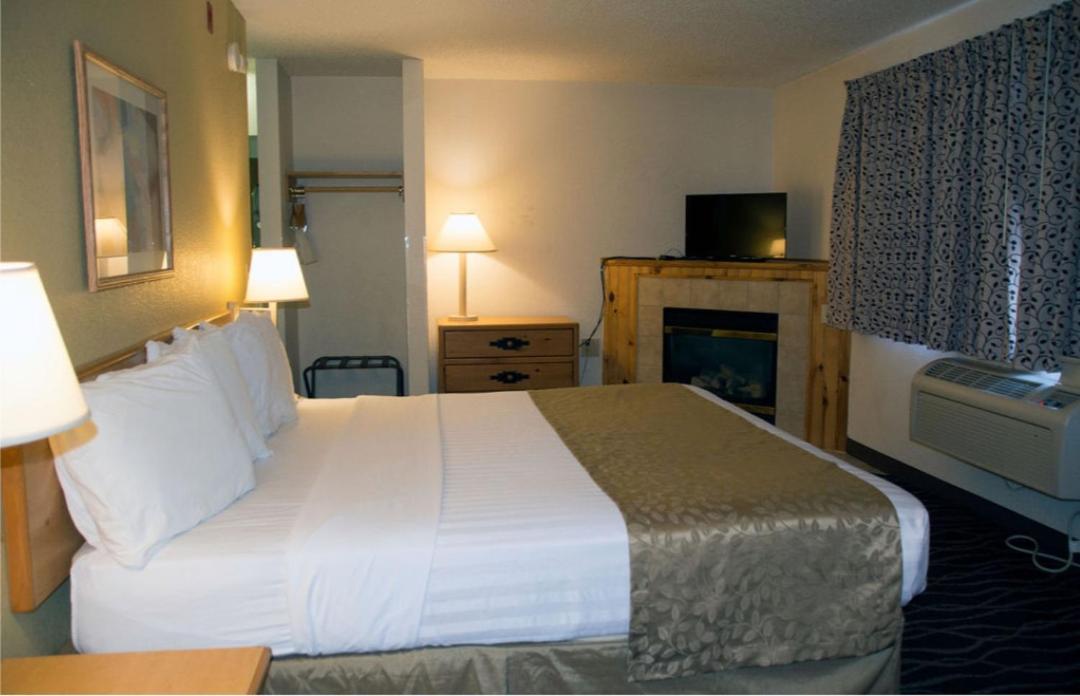 Boarders Inn & Suites By Cobblestone Hotels - Wautoma Ngoại thất bức ảnh